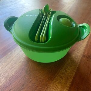 Tupperware crystal wave hot food on the go microwave bowl and utensils 2641,7071